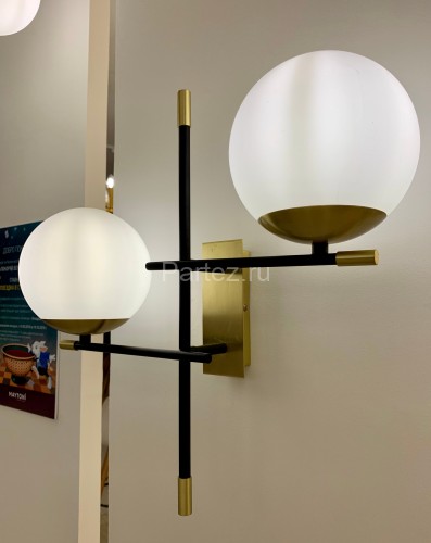 Бра Maytoni MOD050WL-02G