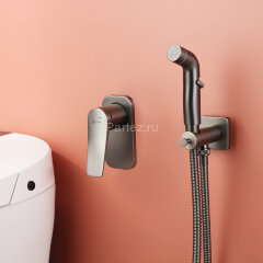 Смеситель Lemark Bronx LM3719GM с гигиеническим душем, встраиваемый